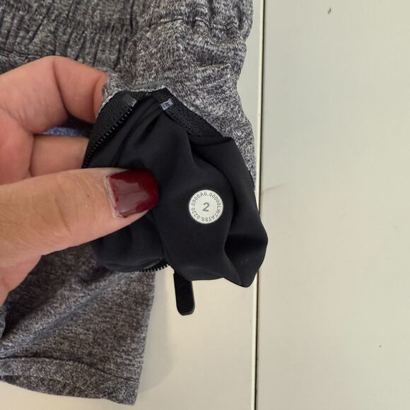 Lululemon Tracker Shorts V 4” Gray Heathered 2020 - 2 - Picture 6 of 8
